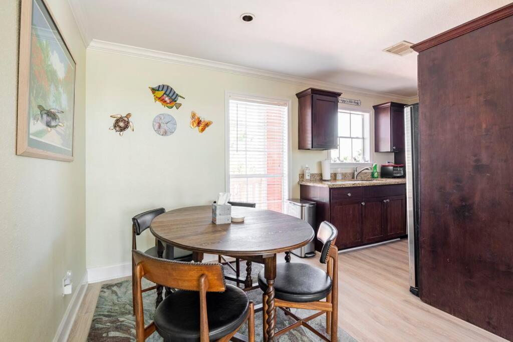 Appartamento Oceanfront At The Dawns Galveston Esterno foto