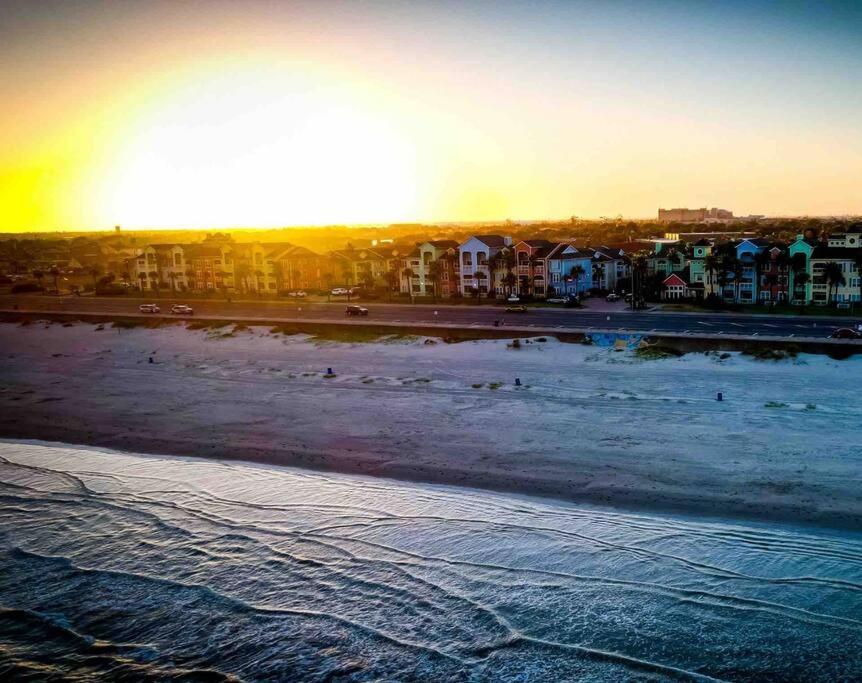 Appartamento Oceanfront At The Dawns Galveston Esterno foto